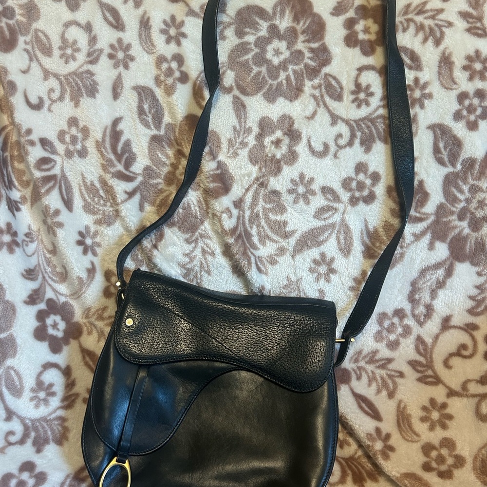 Gucci Elegant Black Leather Shoulder Bag